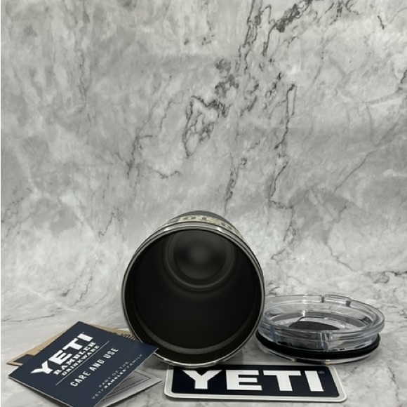 YETI RAMBLER TUMBLER 20oz WITH MAGSLIDER LID STAINLESS STEEL BLACK STONE - Picture 2 of 2